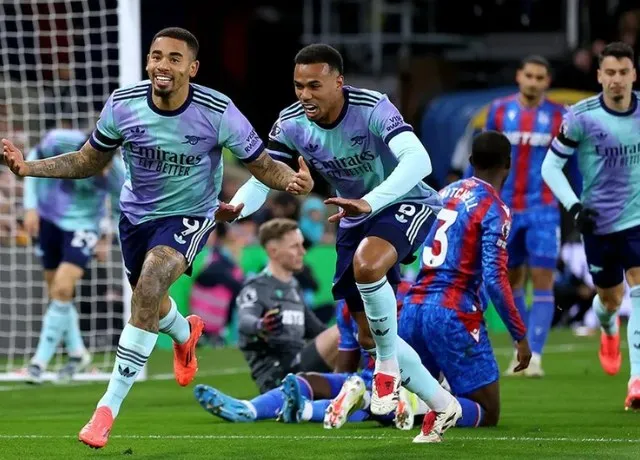 Arsenal thăng hoa với chiến thắng 5-1 trước Crystal Palace